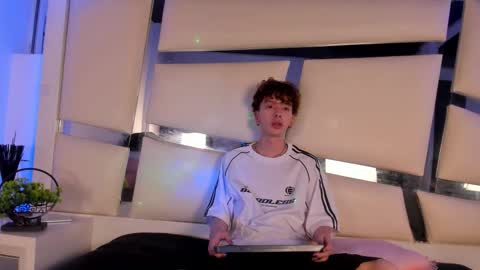 Snapshot of genesis_ask chatting on November 2025 04:44:01 AM Genesis online show from November 2025 04:44:01 AM