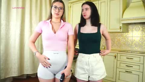 My name is Kelly online show from November 2025 03:06:02 AM