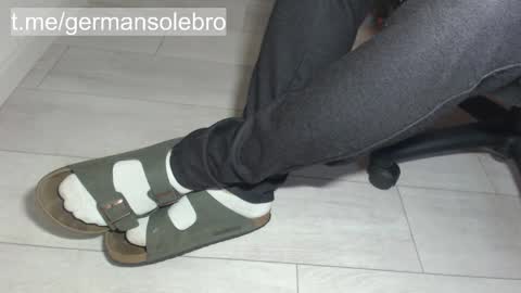 GermanSoleBro online show from October 2025 06:20:02 AM