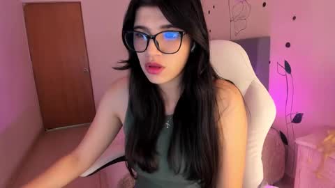 Snapshot of gia_brawn chatting on November 2025 11:34:01 AM Gia online show from November 2025 11:34:01 AM