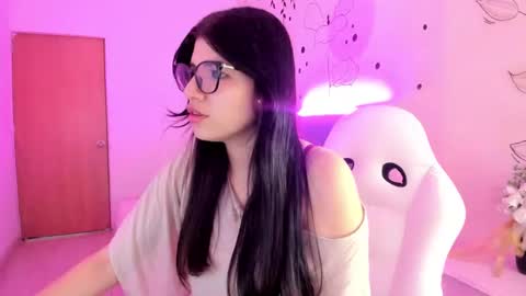 Snapshot of gia_brawn chatting on November 2025 11:32:02 AM Gia online show from November 2025 11:32:02 AM