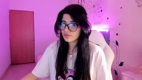 Snapshot of gia_brawn chatting on November 2025 11:43:01 AM Gia online show from November 2025 11:43:01 AM