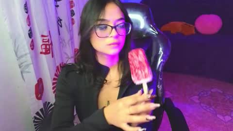 gia_flame_ online show from October 2025 03:18:01 AM