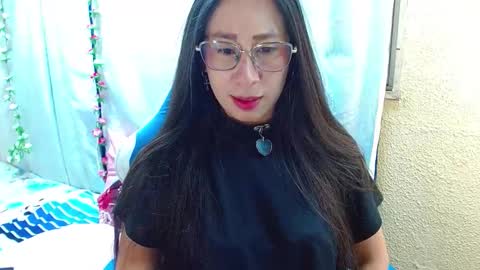 Gia  online show from September 2025 11:52:01 PM