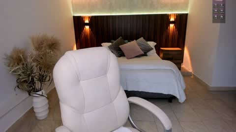 Gia lowry online show from February 2025 03:12:01 AM