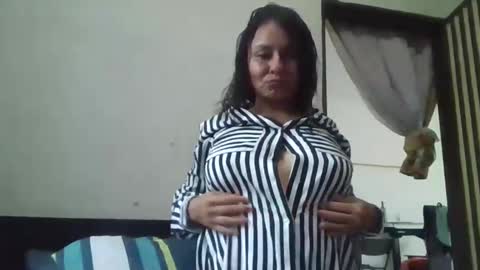 Snapshot of gianna165909 chatting on January 2025 05:55:01 PM gianna165909 online show from January 2025 05:55:01 PM