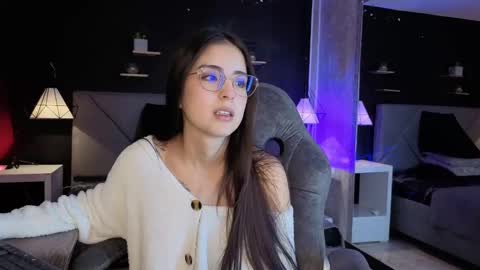 Gia online show from October 2025 12:30:02 PM