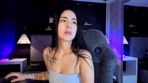 Gia online show from November 2025 01:22:04 PM