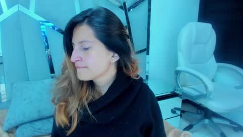 GiaRoussel online show from December 2024 02:51:01 PM