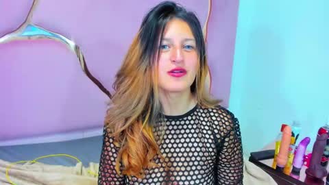 GiaRoussel online show from December 2024 08:02:01 PM