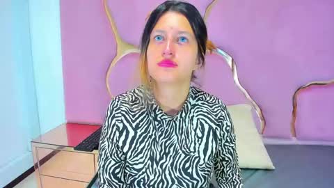 GiaRoussel online show from January 2025 01:40:02 PM