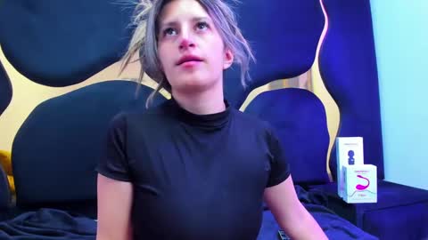 Snapshot of giaroussel chatting on October 2025 03:54:01 PM GiaRoussel online show from October 2025 03:54:01 PM