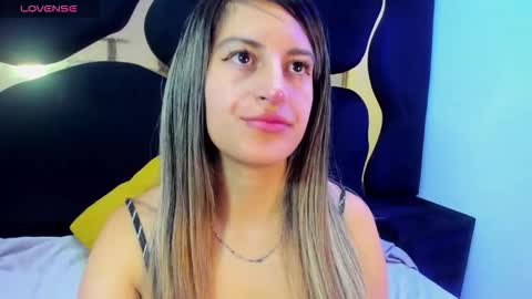 Snapshot of giaroussel chatting on November 2025 04:42:01 PM GiaRoussel online show from November 2025 04:42:01 PM