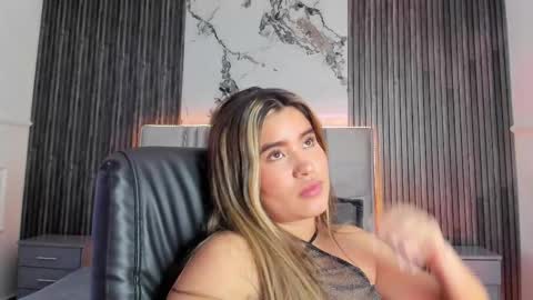 Snapshot of gigiidoll chatting on January 2025 05:59:02 PM Gigi Doll online show from January 2025 05:59:02 PM