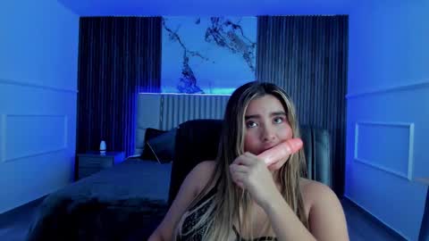 Snapshot of gigiidoll chatting on January 2025 05:17:02 PM Gigi Doll online show from January 2025 05:17:02 PM