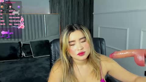 Snapshot of gigiidoll chatting on February 2025 12:03:02 PM Gigi Doll online show from February 2025 12:03:02 PM