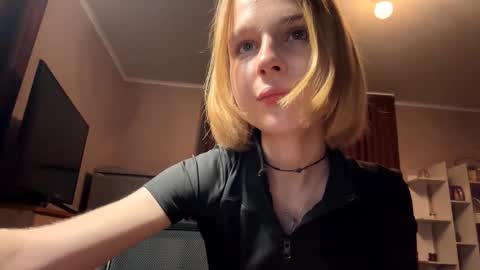 Snapshot of gigikray chatting on October 2025 07:11:02 PM Molly online show from October 2025 07:11:02 PM