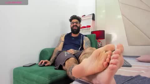 gio_lorenz online show from November 2025 01:32:01 PM