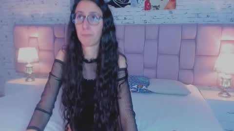 Snapshot of girafmusic chatting on November 2025 01:32:02 PM GirafMusic online show from November 2025 01:32:02 PM