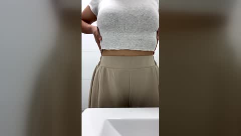 Snapshot of girl433 chatting on December 2025 02:00:02 PM girl433 online show from December 2025 02:00:02 PM