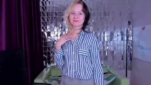 Snapshot of girl_next_doorr chatting on December 2024 03:59:01 PM girl_next_doorr online show from December 2024 03:59:01 PM