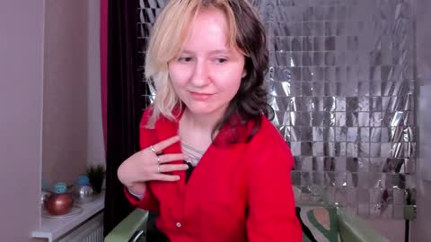 Snapshot of girl_next_doorr chatting on January 2025 06:57:02 PM girl_next_doorr online show from January 2025 06:57:02 PM