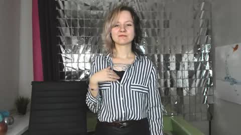 Snapshot of girl_next_doorr chatting on January 2025 12:26:01 PM girl_next_doorr online show from January 2025 12:26:01 PM