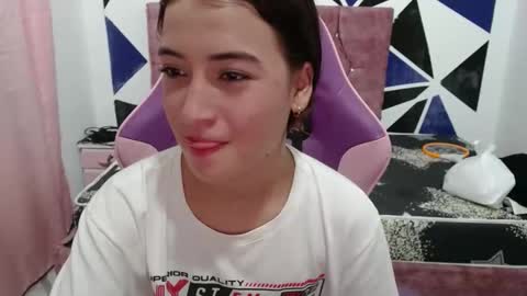 Snapshot of girl_princess18 chatting on November 2025 02:45:02 AM girl_princess18 online show from November 2025 02:45:02 AM