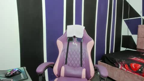 Snapshot of girl_princess18 chatting on December 2025 07:18:01 PM girl_princess18 online show from December 2025 07:18:01 PM