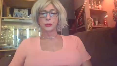 Snapshot of girlinrock chatting on October 2025 12:55:02 AM Girlinrock online show from October 2025 12:55:02 AM