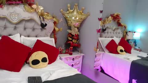 GiselleNoah online show from December 2024 04:19:01 PM