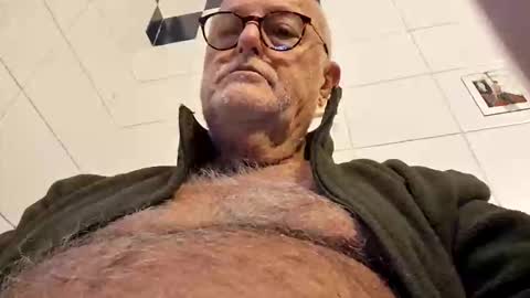 Snapshot of giutomma930394 chatting on November 2025 09:43:01 AM giutomma930394 online show from November 2025 09:43:01 AM