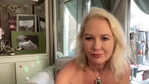 Snapshot of gl1tter_barbie chatting on September 2025 11:10:01 AM Gl1tter Barbie online show from September 2025 11:10:01 AM