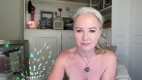 Snapshot of gl1tter_barbie chatting on November 2025 07:11:02 AM Gl1tter Barbie online show from November 2025 07:11:02 AM