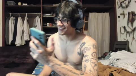 Snapshot of gladiattoor chatting on December 2024 02:49:02 AM edward online show from December 2024 02:49:02 AM