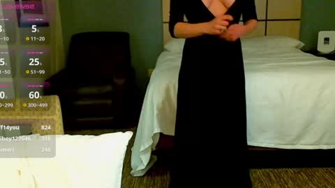 Snapshot of glam_cat chatting on January 2025 03:11:01 AM Gwendolyn online show from January 2025 03:11:01 AM