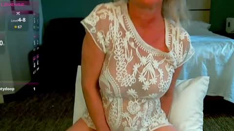 Snapshot of glam_cat chatting on January 2025 09:36:01 PM Gwendolyn online show from January 2025 09:36:01 PM