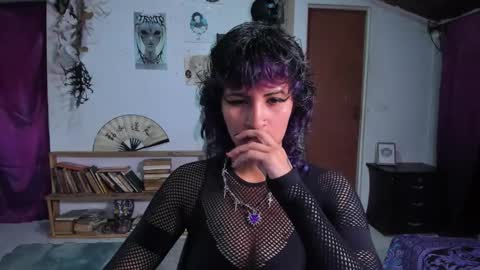 Snapshot of glitch_doll chatting on October 2025 03:25:02 PM NYX online show from October 2025 03:25:02 PM