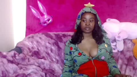 Snapshot of goddess_aaliyah chatting on December 2024 12:44:01 PM goddess_aaliyah online show from December 2024 12:44:01 PM