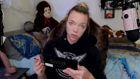 Snapshot of goddess_of_mars chatting on November 2025 03:35:01 PM Patricia Mars Goddess of Mars twitter thegoddessmindy online show from November 2025 03:35:01 PM