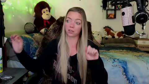 Snapshot of goddess_of_mars chatting on November 2025 04:40:01 PM Patricia Mars Goddess of Mars twitter thegoddessmindy online show from November 2025 04:40:01 PM