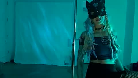 Goddess Delphine online show from November 2025 01:26:02 AM