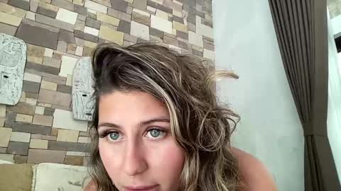 Snapshot of goddessdove chatting on October 2025 02:20:02 AM GoddessDove online show from October 2025 02:20:02 AM