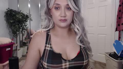 Snapshot of goddessemmy chatting on November 2025 12:43:01 AM Goddess Emmy online show from November 2025 12:43:01 AM