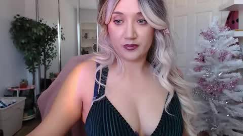 Snapshot of goddessemmy chatting on December 2025 07:08:02 PM Goddess Emmy online show from December 2025 07:08:02 PM