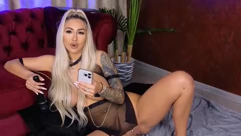 Snapshot of goldenamberx chatting on February 2025 08:48:01 AM GoldenAmberX online show from February 2025 08:48:01 AM
