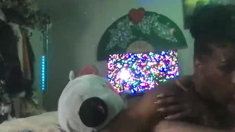 Snapshot of goldentranny27 chatting on November 2025 07:19:01 AM Ms Riyah online show from November 2025 07:19:01 AM