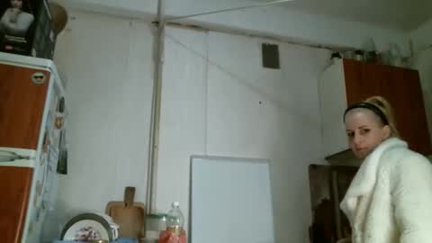 Snapshot of goldenworld_bi_car chatting on November 2025 04:33:01 PM Christie online show from November 2025 04:33:01 PM