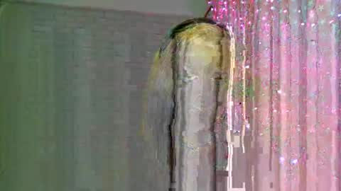 Snapshot of goldenworld_bi_car chatting on November 2025 07:08:01 AM Christie online show from November 2025 07:08:01 AM