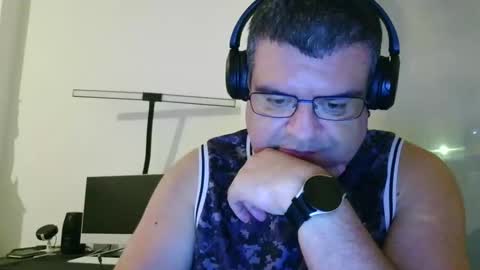 gomezgonz5 online show from September 2025 10:44:02 PM
